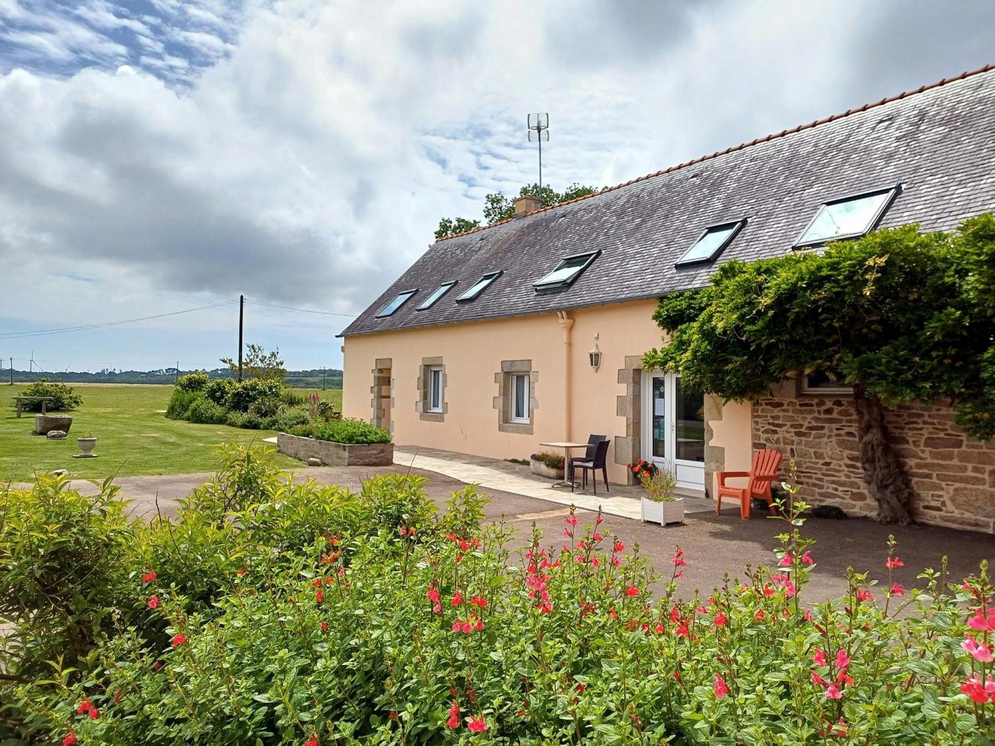 Au Calme A 10Mn Des Baies De Douarnenez Et Audierne Avec Cuisine A Disposition Mahalon Bagian luar foto