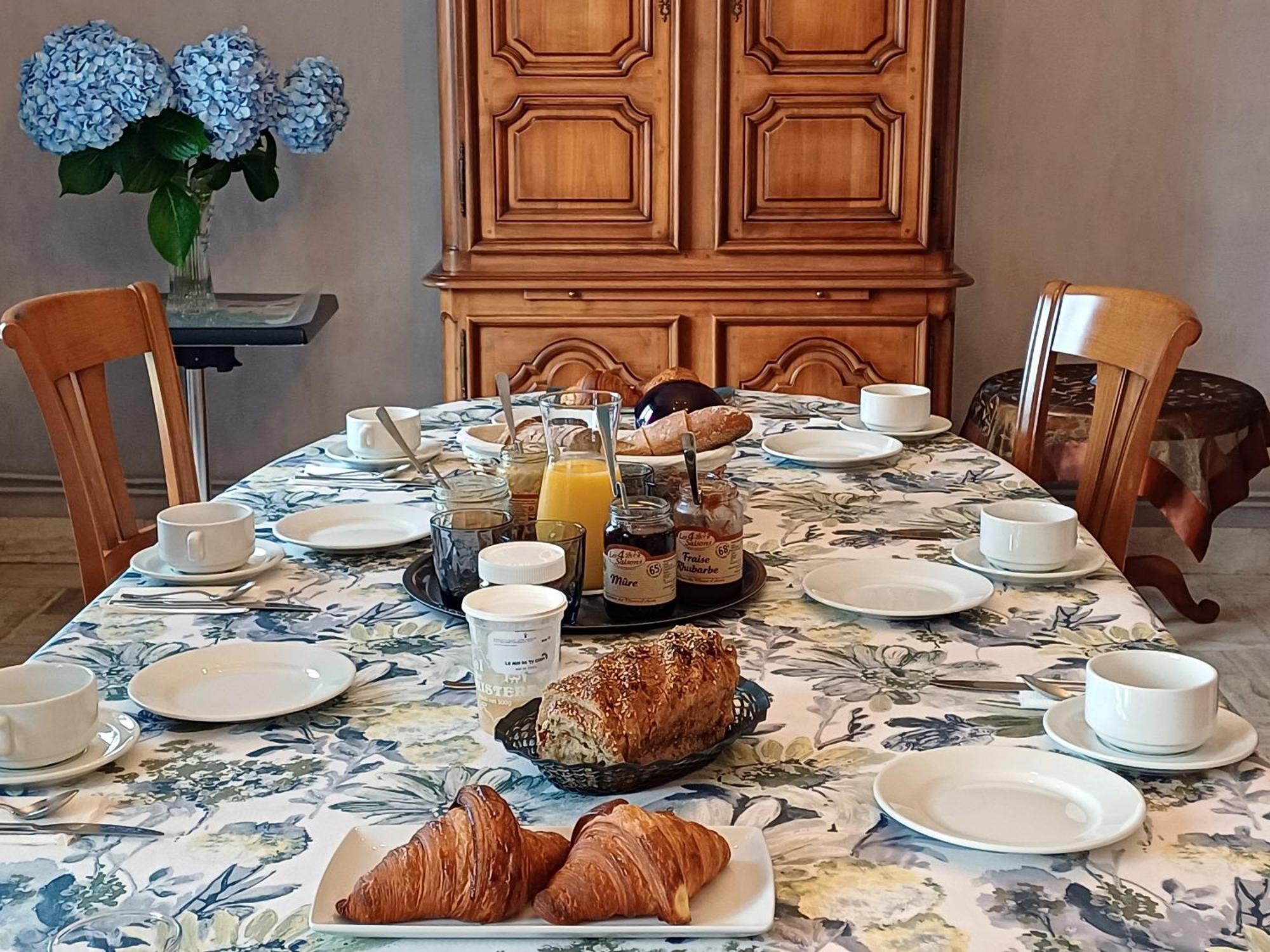 Au Calme A 10Mn Des Baies De Douarnenez Et Audierne Avec Cuisine A Disposition Mahalon Bagian luar foto